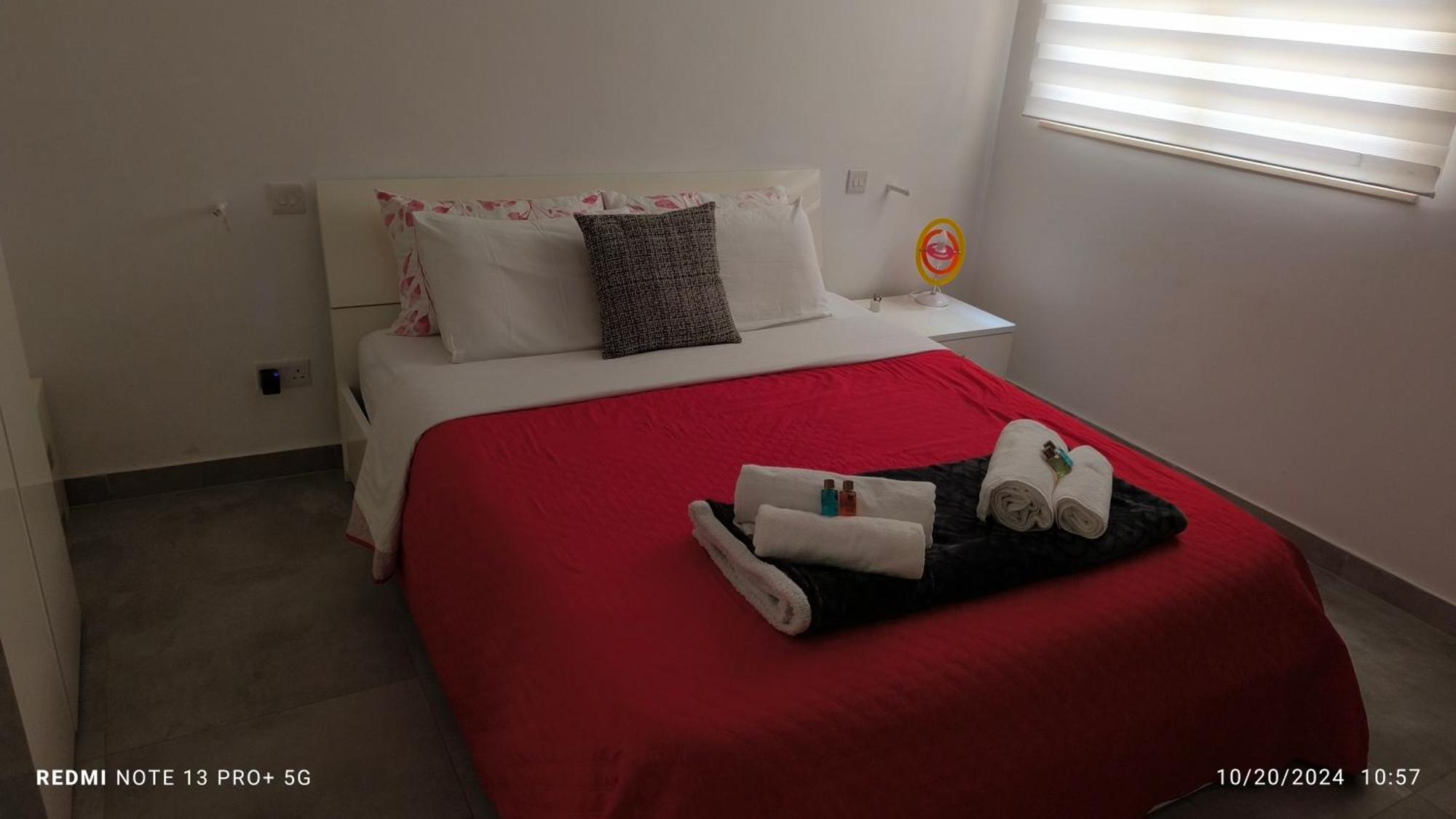 One Bedroom Tea Apartment Il-Gzira מראה חיצוני תמונה